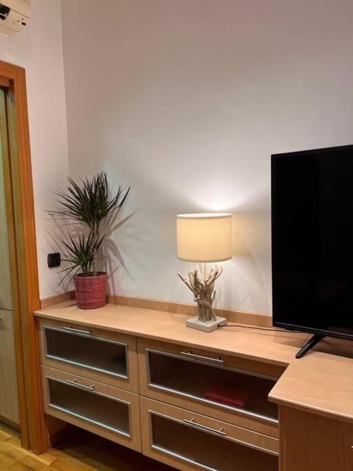 Piso Centrico Y Acogedor Apartment Фигерас Екстериор снимка